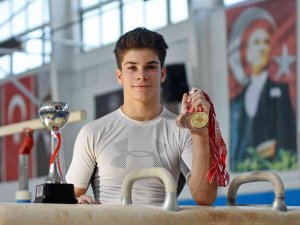 İ̇zmir’in Genç Yeteneği Zirveden İnmiyor