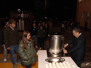 Rektör Altun’dan Öğrencilere Çorba İkramı