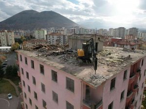 Metruk Bina Yıkılıyor, Çevreye Huzur Ve Güven Geliyor