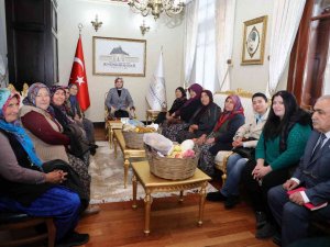 Vali Köylü Kadınların Yöresel Pazar İstediğini Geri Çevirmedi