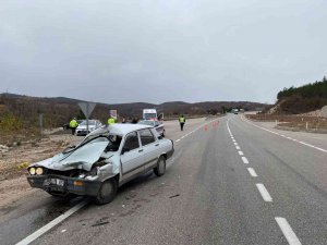 Tokat’ta Otomobil Traktöre Çarptı: 6 Yaralı