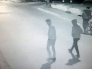 Bıçaklı Gaspçılar Önce Güvenlik Kamerasına Ardından Polise Yakalandı