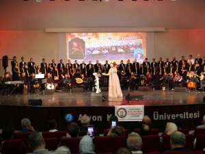 Afyonkarahisar’da Kulakların Pası Hazan Şarkılarıyla Silindi