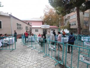 Merkezefendili Öğrencilere Banka Kartları Teslim Edildi