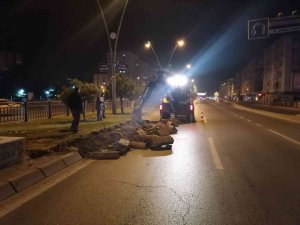 Büyükşehir’den ’Yol Genişletme Ve Şerit Düzenleme’ Çalışması