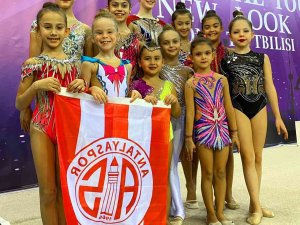 Antalyasporlu Jimnastikçiler Tiflis’te Kürsüden İnmedi