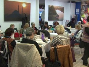 Üsküdar’da, Kullanılmayan El Örgüsü Giyecekler İhtiyaç Sahipleri İçin Yeniden Örüldü