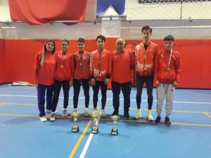 Sivaslı Atletler Kupalarla Döndü