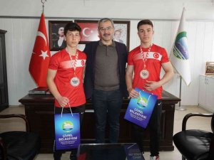 Dünya Şampiyonları, Başarılarını Başkan Vural İle Paylaştı