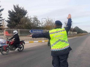 Jandarma Ekipleri, Motosiklet Sürücülerine "Reflektif" Yelek Dağıttı