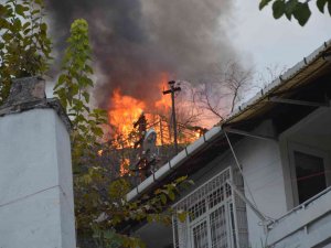 Tokat’ta İki Katlı Ahşap Evde Yangın Paniği
