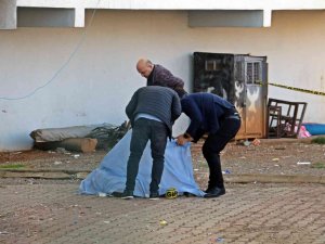 15 Katlı Binadan Beton Zemine Düşen Genç Kadın Hayatını Kaybetti