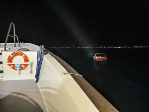 İ̇zmir Açıklarında 15 Göçmen Kurtarıldı
