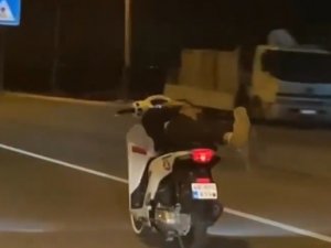 Yatarak Motosiklet Kullandı