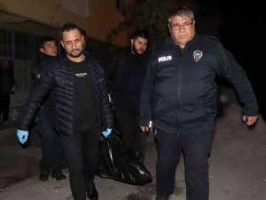 Karısının Boğazını Keserek Öldürdü