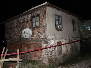 5 Kişilik Ailenin Yaşadığı Evde Hasar Oluştu