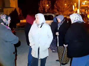 Deprem Sonrası Bolu’da Vatandaşlar Kendilerini Sokağa Attı