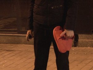 Depremden Korkan Öğrenciler, Ev Terlikleriyle Kendilerini Sokağa Attılar
