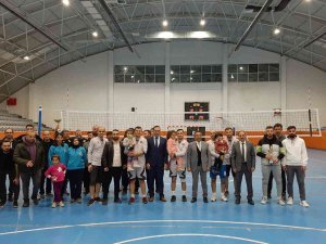 Bayburt’ta Öğretmenler Arası Voleybol Turnuvası Düzenlendi