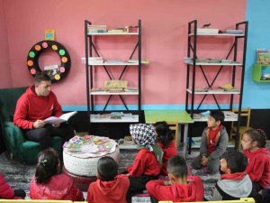 Köy Okulunu Sıcak Bir Yuvaya Dönüştürdü