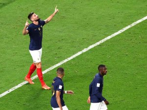 Olivier Giroud, Henry’i Yakaladı