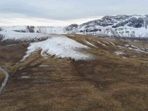 Nemrut Kalderasında Mevsimin İlk Kartopu Oyunu