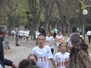 Öğrenciler Birinci Olmak İçin Ter Döktü