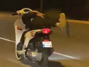 Fethiye’de Yatarak Motosiklet Kullanan Sürücüye Ceza Yağdı
