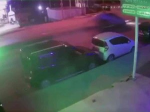 Pendik’te 1’i Ağır 2 Kişinin Yaralandığı Kaza Kamerada