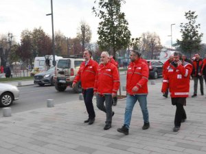 Kızılay, Düzce’de Depremden Etkilenen Vatandaşlara Gıda Ve Barınma Hizmeti Verdi