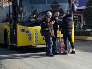 Sultanbeyli’de İ̇ett Otobüsünde Kutu Krizi: Otobüse Alınmayınca Yolu Kapattı