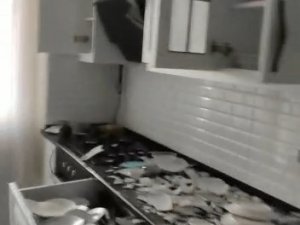 Deprem, Evi Savaş Alanına Çevirdi