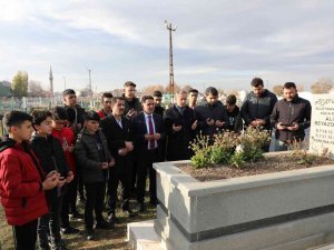 Ağrı’da Şube Müdürü Ali Beyazoğlu Mezarı Başında Anıldı
