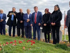 Hayatını Kaybeden Öğretmen Mezarı Başında Anıldı