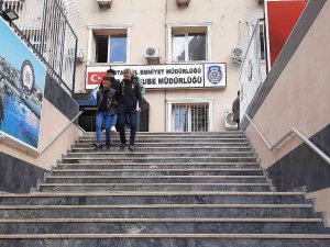 Kapalı Otoparkta Bulunan 2 Milyon Lira Değerindeki Lüks Otomobili Böyle Çaldı