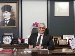 Başkan Küpeli, "Öğretmenlerimiz Yol Gösteren Lider, Örnek Alınacak Bir Rehberdir"