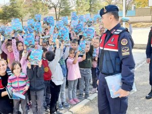 Jandarma Ekiplerinden Öğrenci Ve Öğretmenlere Eğitim