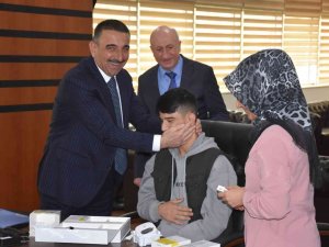 Vali Hacıbektaşoğlu, İşitme Engelli Çocuğa Ses Oldu