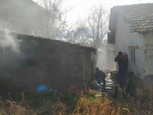 Odunlukta Çıkan Yangın Büyümeden Kontrol Altına Alındı