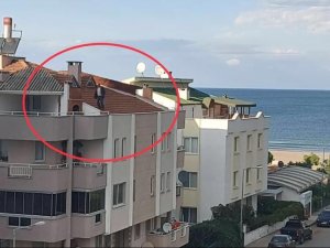 Çatıda Tehlikeli Yürüyüş