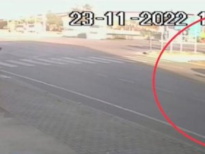 Otomobilin Çarptığı Yaşlı Kadın Havada Takla Attı