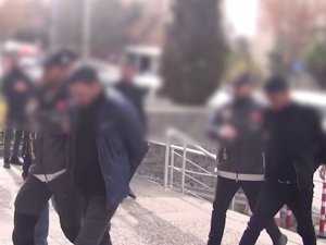 ‘Dükkana Aldığın Altınlar Fetö Terör Örgütü Tarafından Satıldı’ Dediler, Kuyumcuyu 750 Bin Tl Dolandırdılar