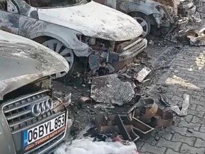 Oto Galeride Çıkan Yangında 6 Araç Kullanılamaz Hale Geldi
