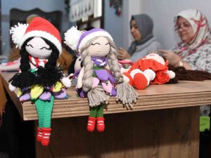Kadınlar ‘Amigurumi Örgü Organik Bebek’ Üreterek Kazanıyor