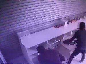 Okul Kantinine Giren Kar Maskeli 5 Hırsız Yakalandı