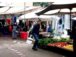 Edremit’te Elektrik Direğinden Çıkan Kıvılcımlar Paniğe Neden Oldu