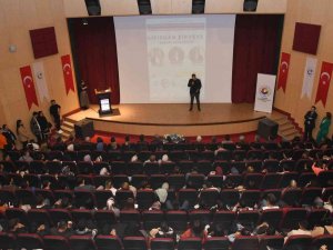 Üniversitede "Sıfırdan Zirveye Başarı Hikayeleri" Konulu Program Yapıldı