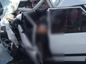 Isparta’da Otomobil Yol Süpürme Aracına Çarptı: 2 Ölü