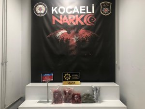 Araca Zulalanmış 2 Kilo Uyuşturucuyu Narkotik Köpeği Buldu