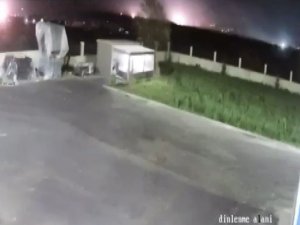Deprem Sırasında Işık Patlaması Görüldü: Sarsıntının Ürküten Etkisi Kamerada